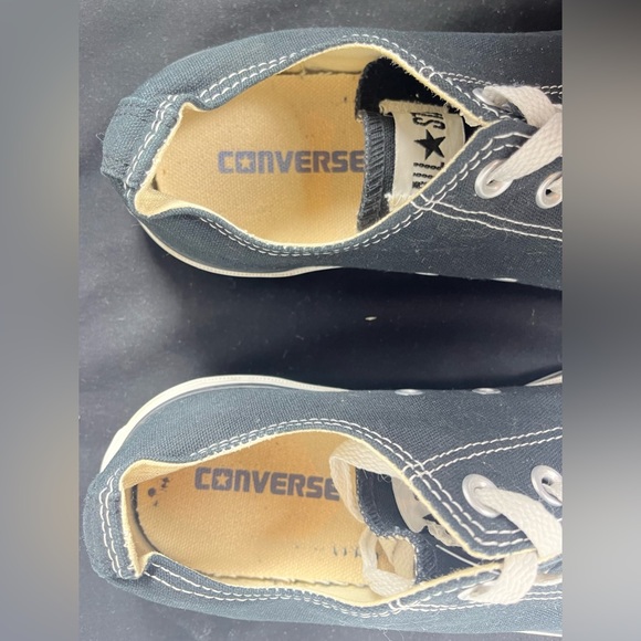 Converse Low Tops Shoes - Black & White - Women’s Size 10 & Men’s Size 8 - Picture 4 of 10